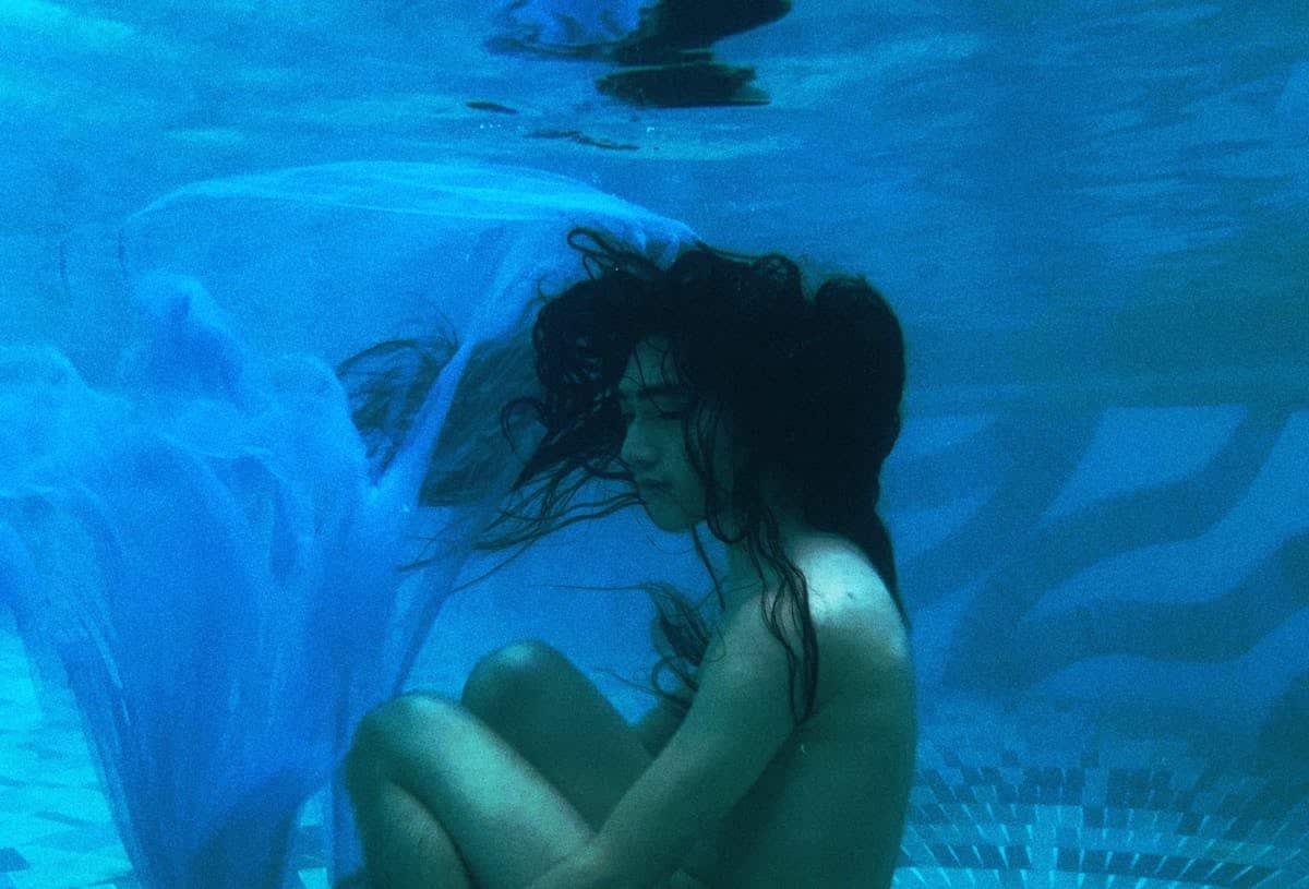 homme sous l'eau